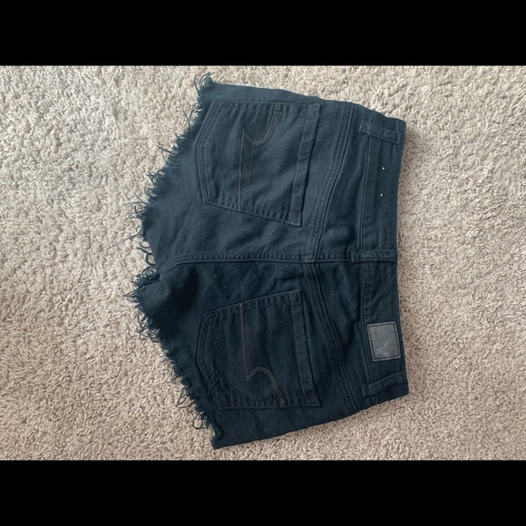 AMERICAN EAGLE BLACK RIPPED SHORTS - Picture 2 of 4